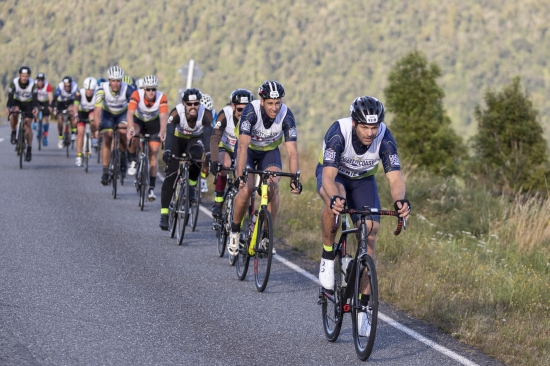 Richie McCaw Leads the bunch at the Kathmandu Coast to Coast race